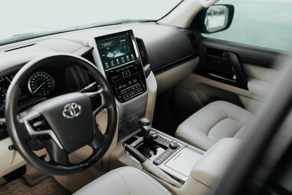Аренда Toyota Land Cruiser 200 в Дубае