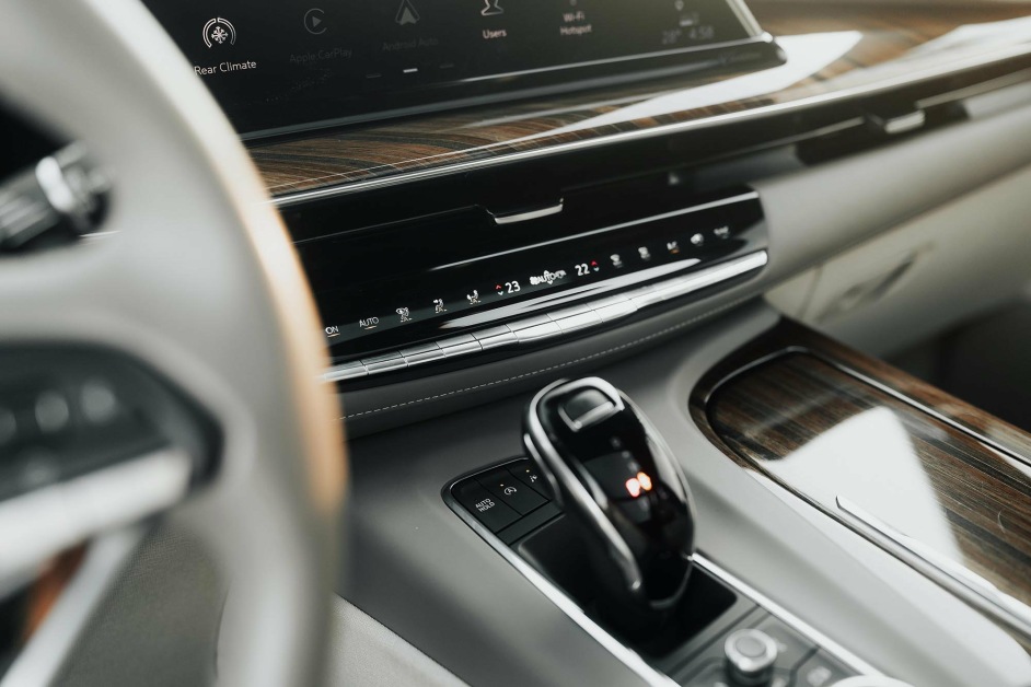 Аренда Cadillac Escalade ESV в Дубае