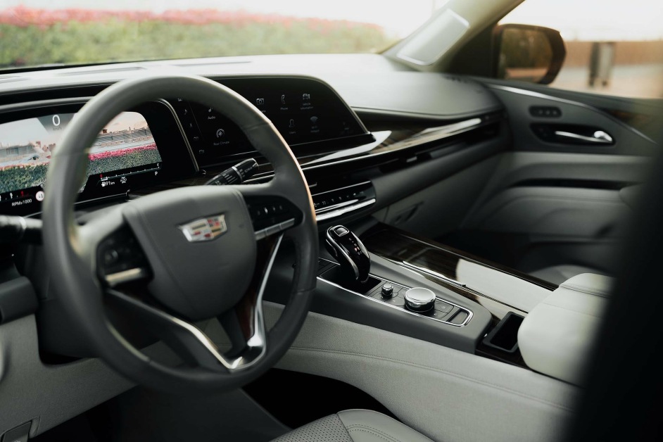 Аренда Cadillac Escalade ESV в Дубае