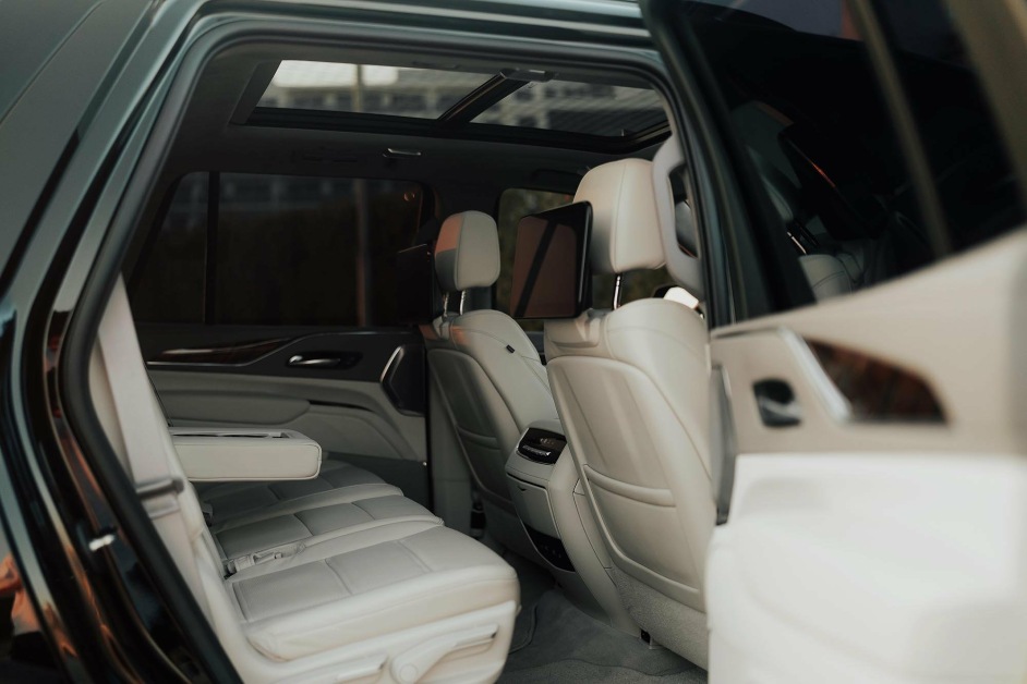 Аренда Cadillac Escalade ESV в Дубае