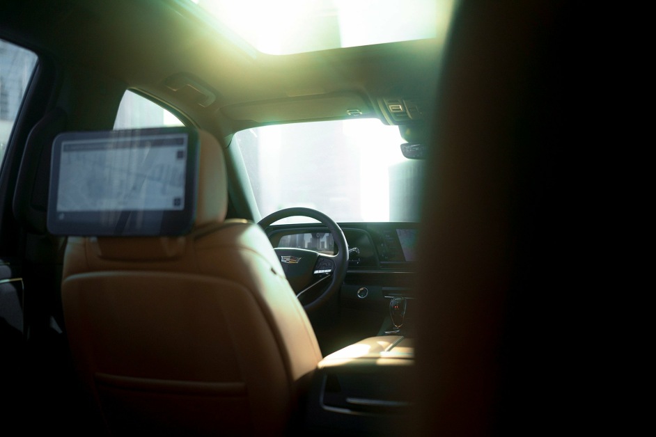 Аренда Cadillac Escalade в Дубае