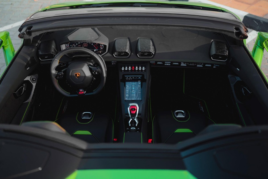 Аренда Lamborghini Huracan EVO Spyder в Дубае