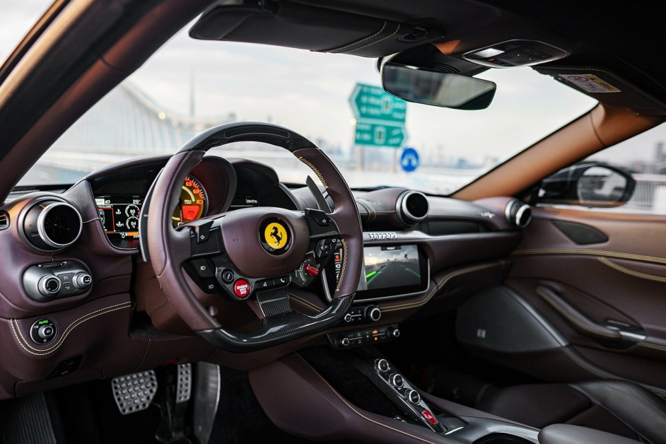 Аренда Ferrari Portofino в Дубае