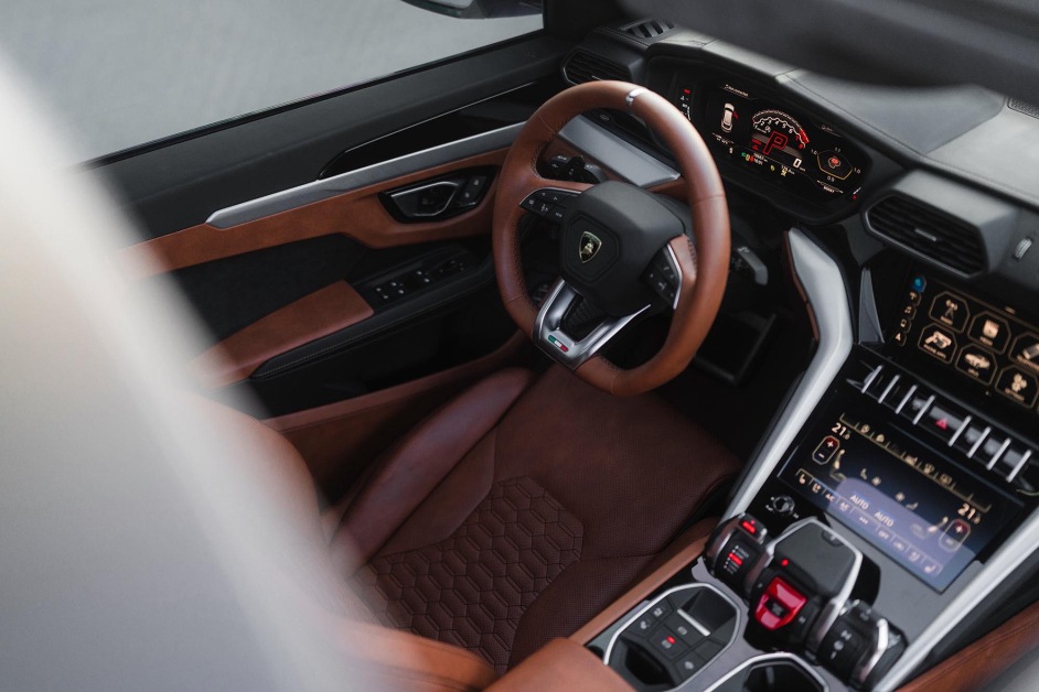 Аренда Lamborghini Urus в Дубае