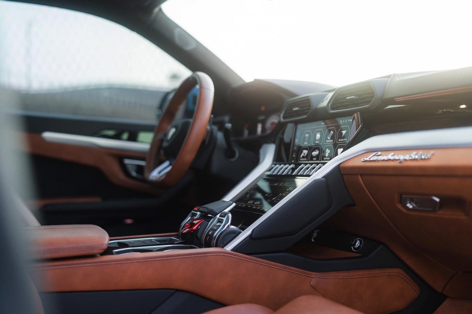 Аренда Lamborghini Urus в Дубае