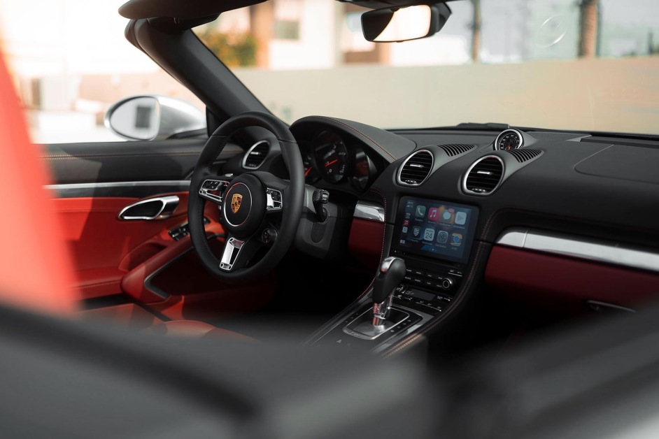 Аренда Porsche Boxster GTS в Дубае