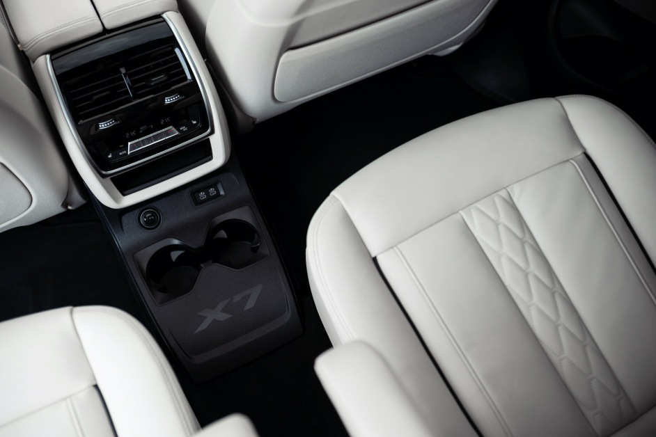 Аренда BMW X7 40i в Дубае