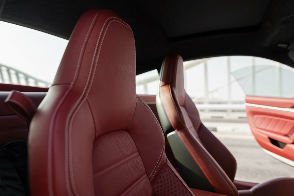 Аренда Porsche 911 Turbo S в Дубае