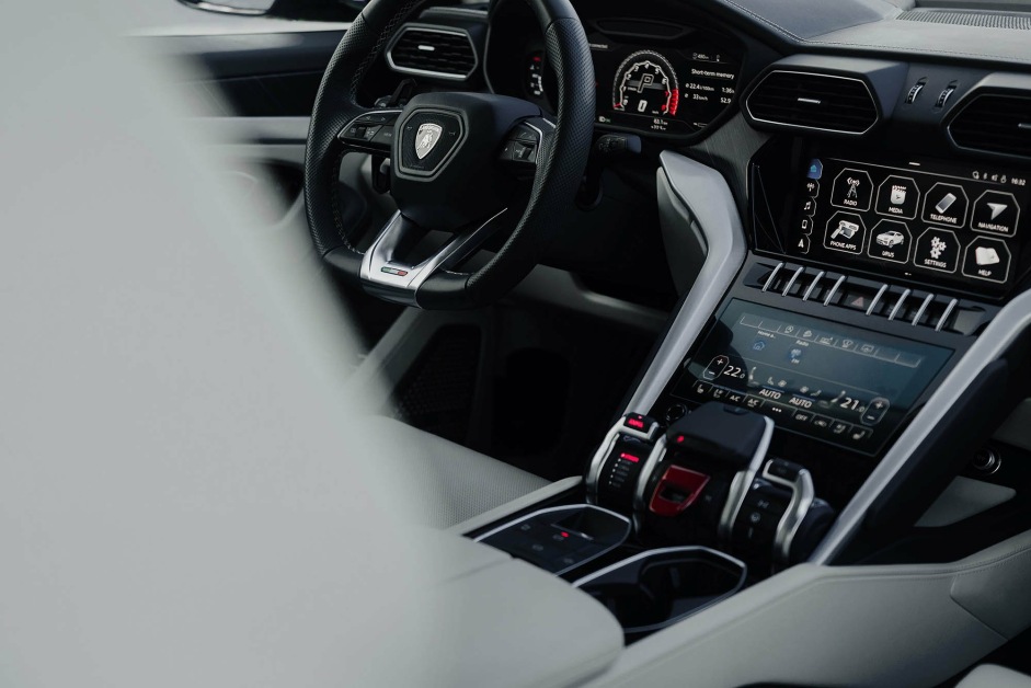 Аренда Lamborghini Urus в Дубае