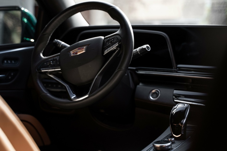 Аренда Cadillac Escalade в Дубае