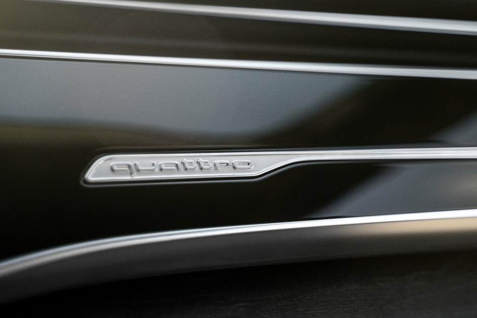 Аренда Audi Q8 S line в Дубае