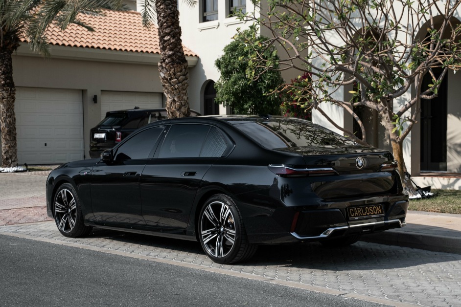 Аренда BMW M735i в Дубае
