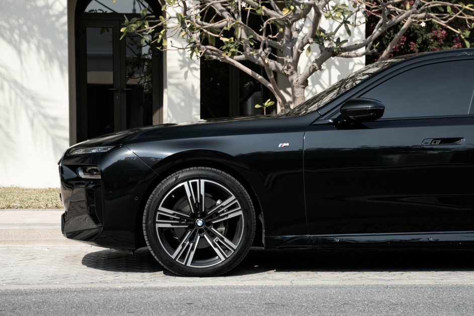 Аренда BMW M735i в Дубае