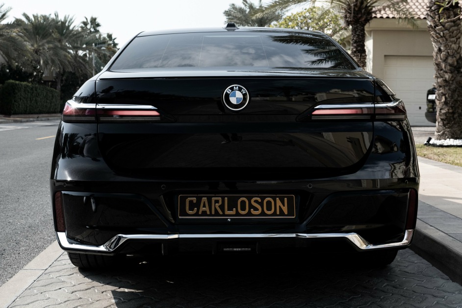 Аренда BMW M735i в Дубае