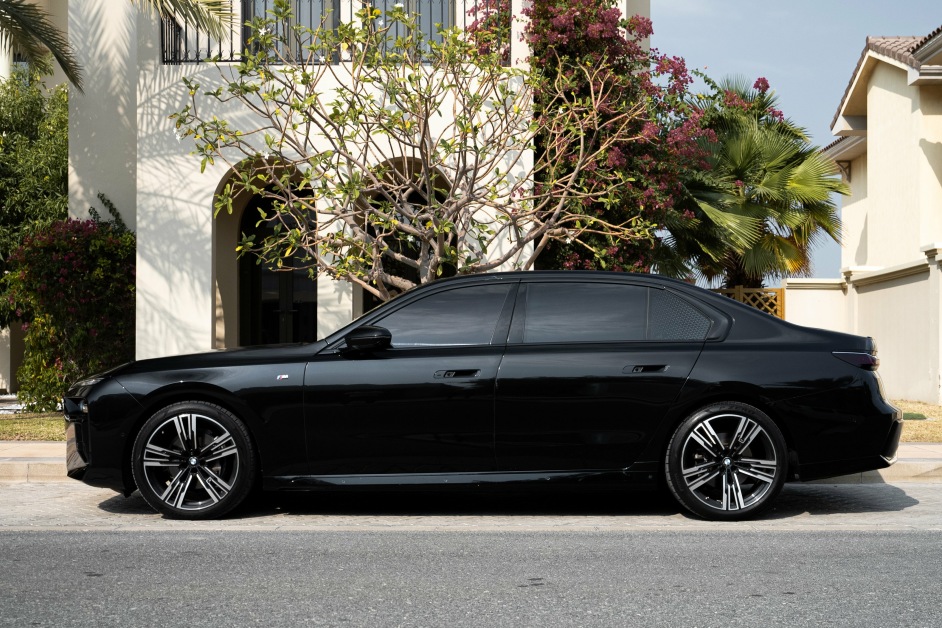Аренда BMW M735i в Дубае