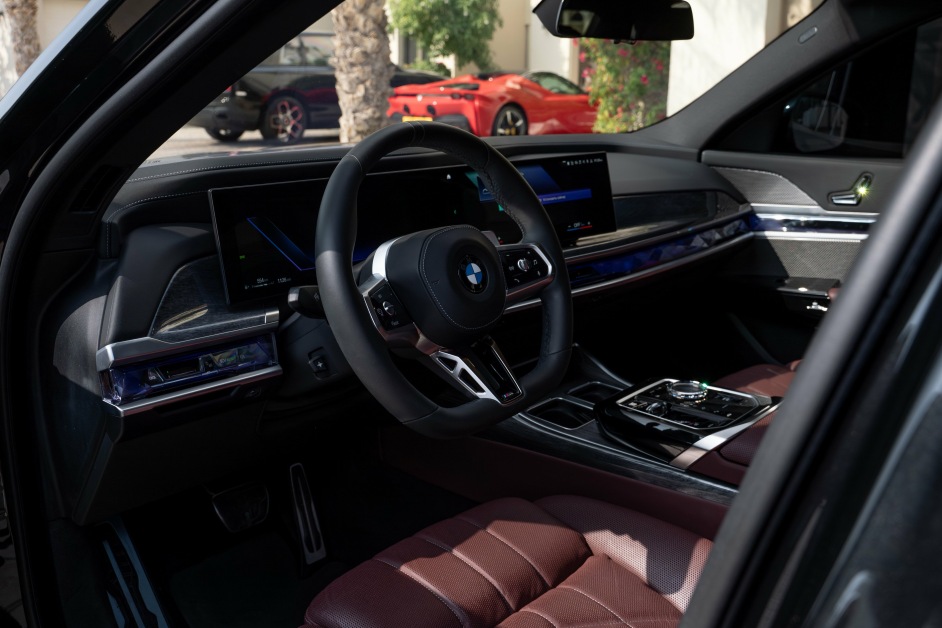 Аренда BMW M735i в Дубае