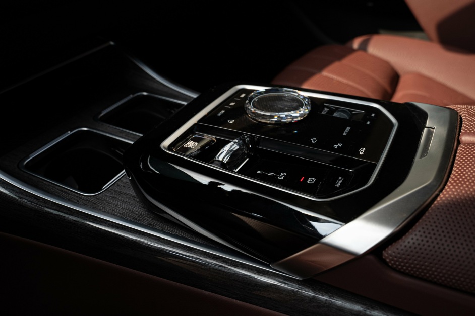 Аренда BMW M735i в Дубае