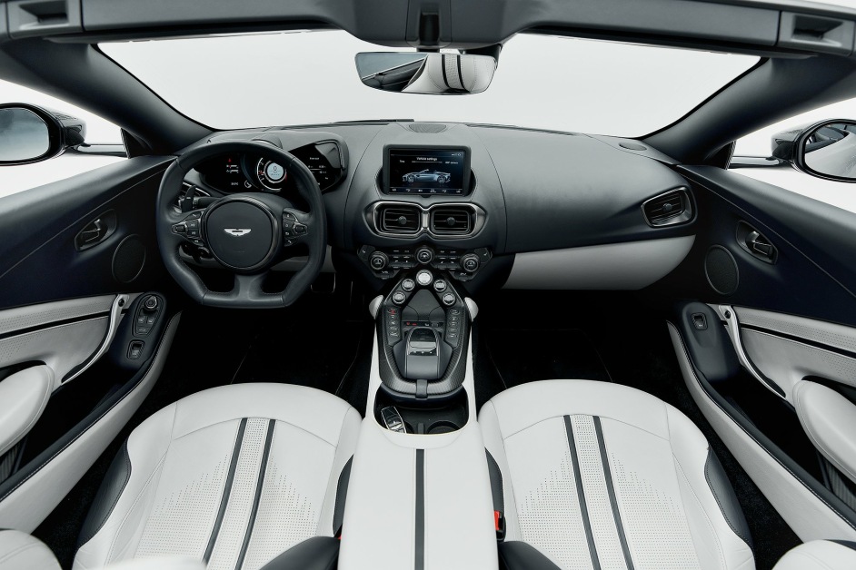 Аренда Aston Martin Vantage cabrio в Дубае
