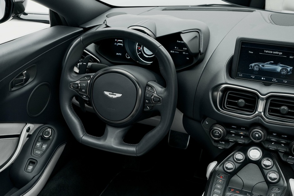 Аренда Aston Martin Vantage cabrio в Дубае