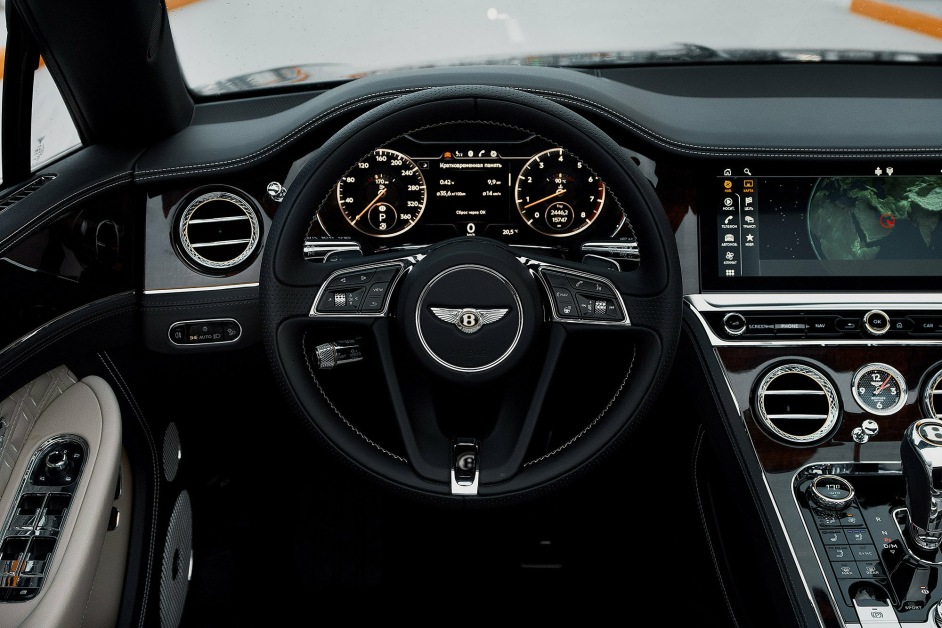 Аренда Bentley Continental GTC в Дубае