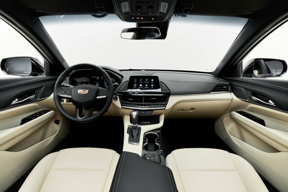 Аренда Cadillac XT4 в Дубае