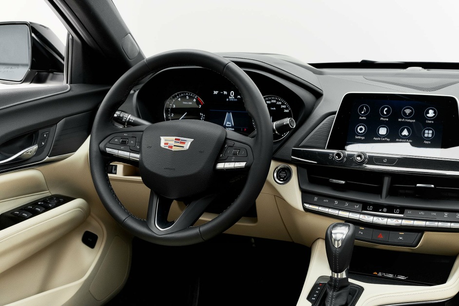 Аренда Cadillac XT4 в Дубае