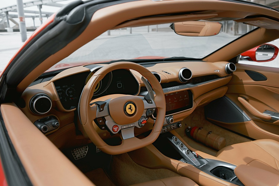 Аренда Ferrari Portofino в Дубае