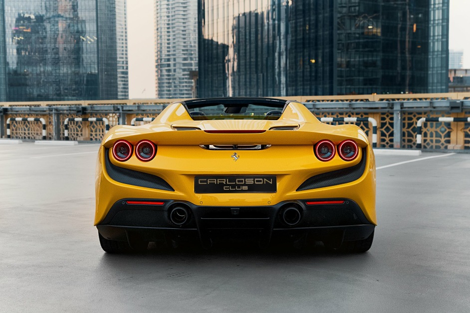 Аренда Ferrari F8 Spider в Дубае