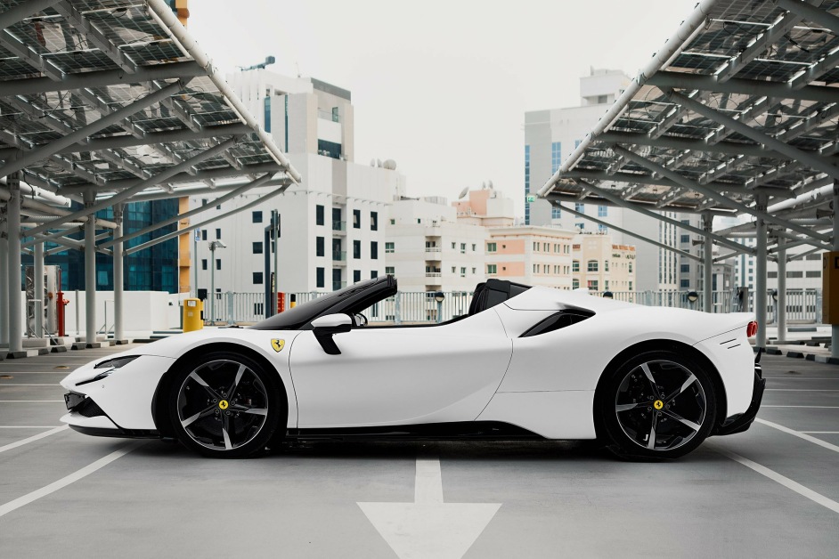 Аренда Ferrari SF90 Spider в Дубае
