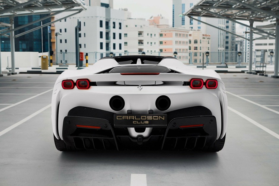 Аренда Ferrari SF90 Spider в Дубае