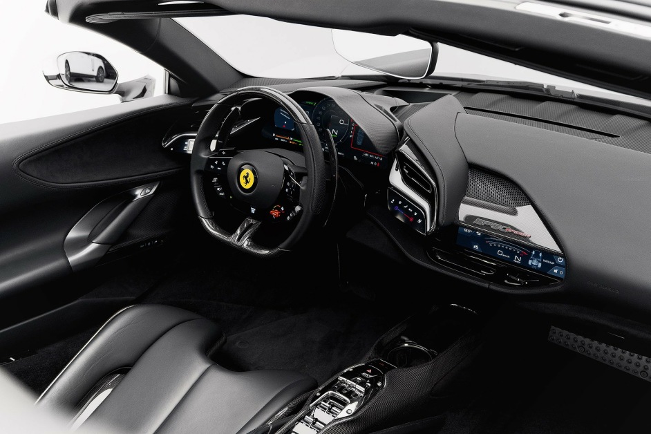 Аренда Ferrari SF90 Spider в Дубае