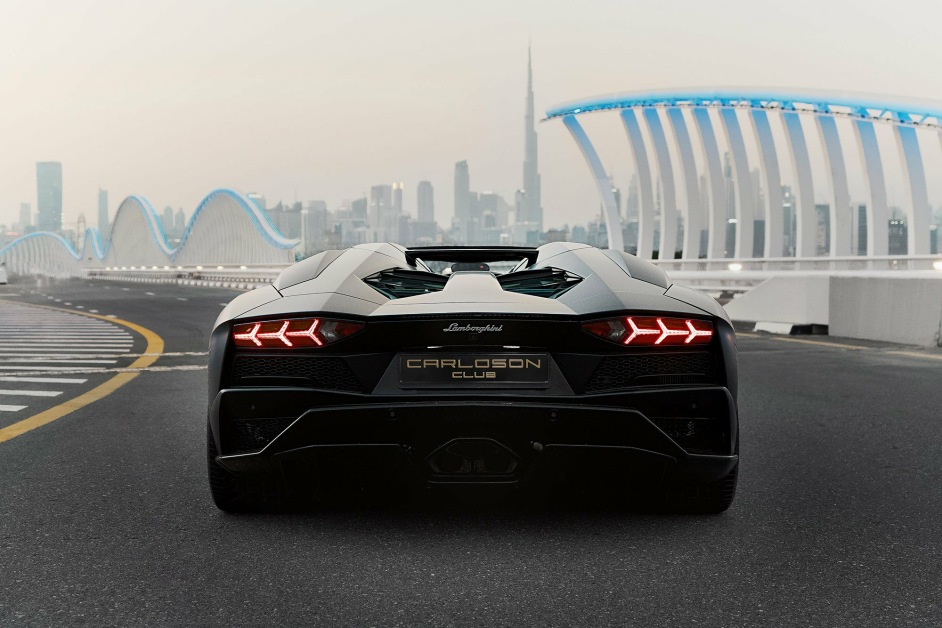 Аренда Lamborghini Aventador S Roadster в Дубае