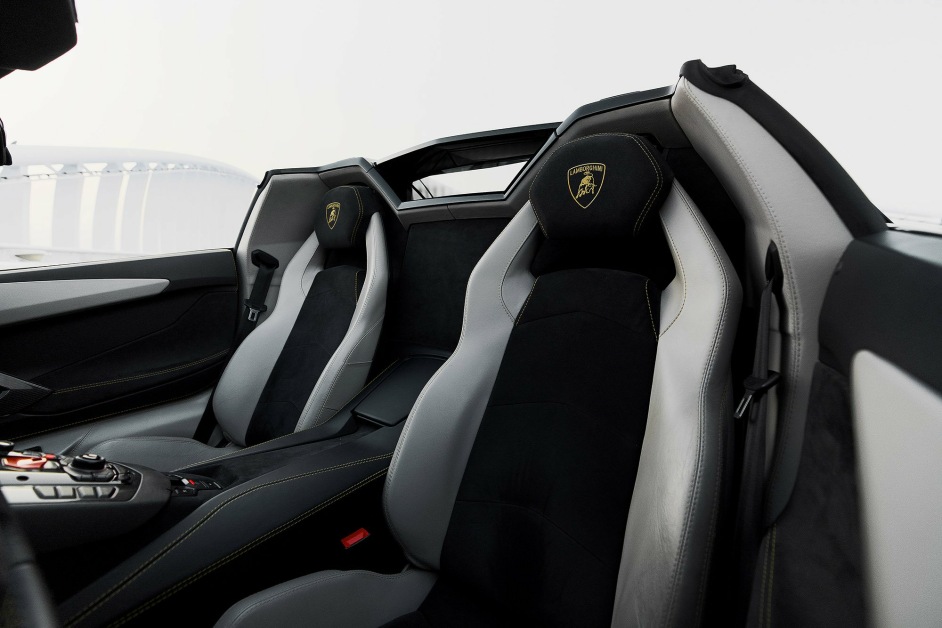 Аренда Lamborghini Aventador S Roadster в Дубае