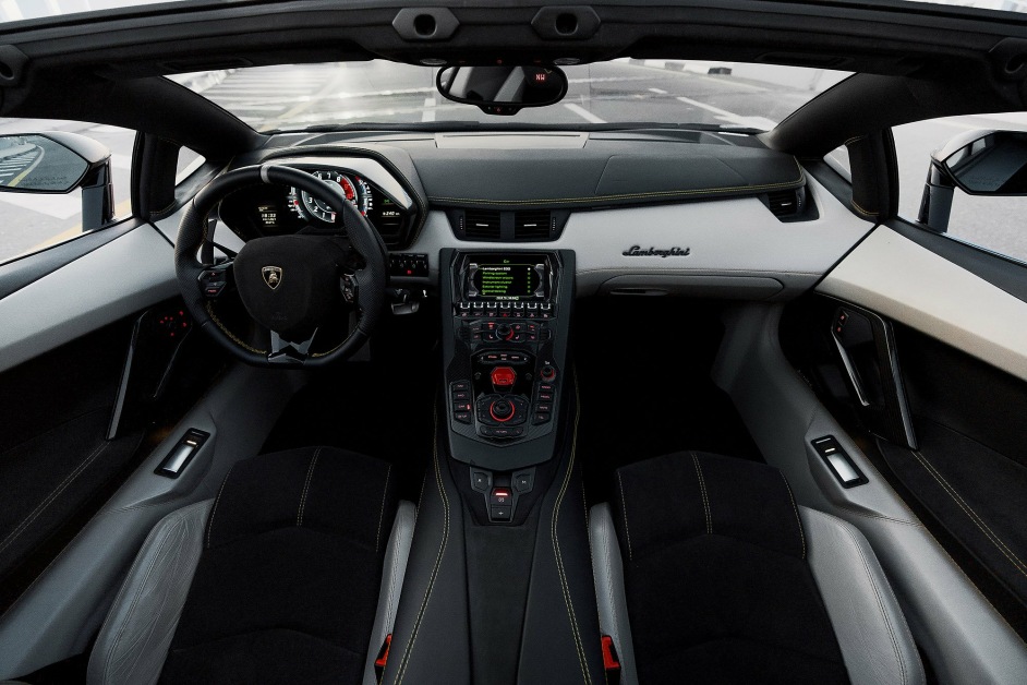 Аренда Lamborghini Aventador S Roadster в Дубае