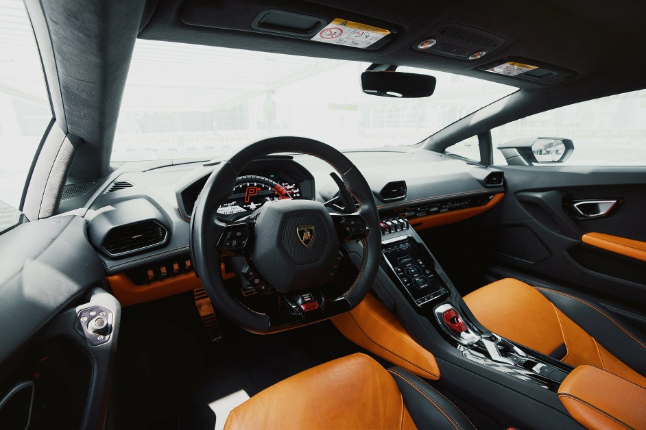 Аренда Lamborghini Huracan Evo в Дубае
