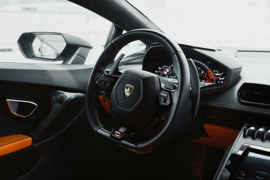 Аренда Lamborghini Huracan Evo в Дубае