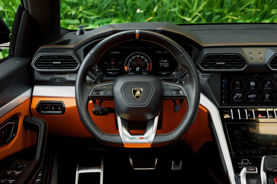 Аренда Lamborghini Urus в Дубае