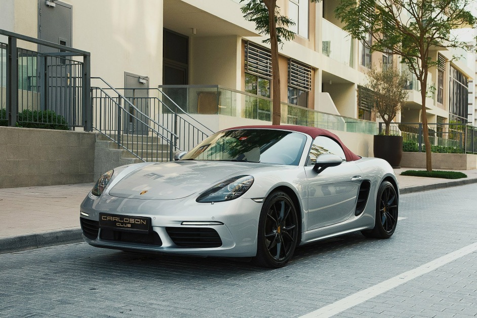 Аренда Porsche Boxster в Дубае