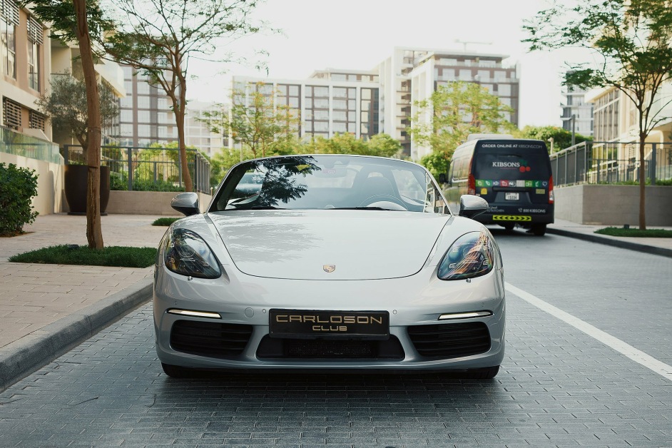 Аренда Porsche Boxster в Дубае