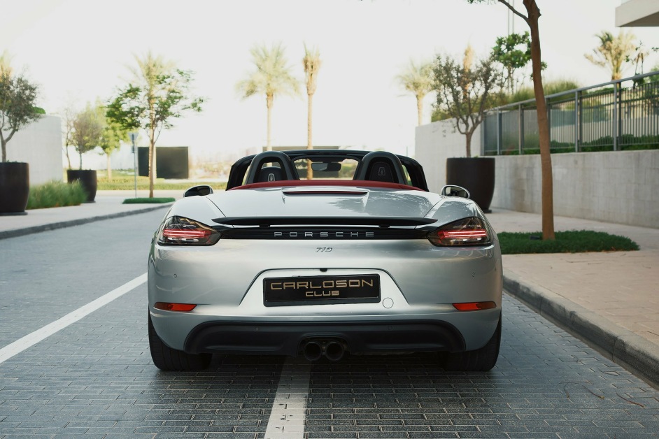 Аренда Porsche Boxster в Дубае