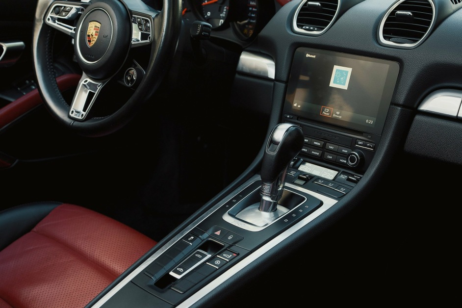 Аренда Porsche Boxster в Дубае