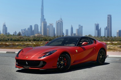 Аренда Ferrari 812 Superfast в Дубае