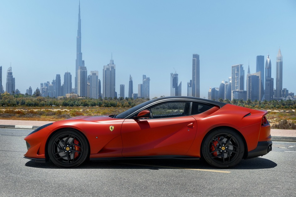 Аренда Ferrari 812 Superfast в Дубае