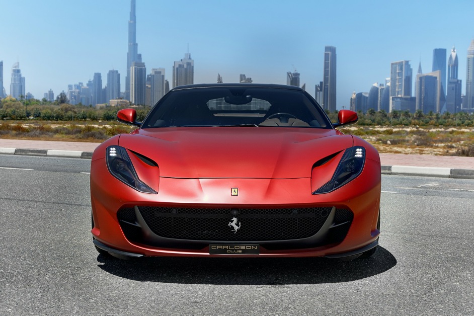 Аренда Ferrari 812 Superfast в Дубае