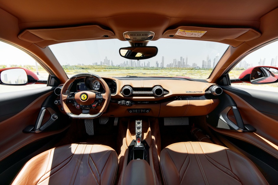 Аренда Ferrari 812 Superfast в Дубае