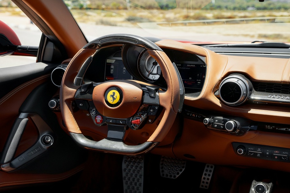 Аренда Ferrari 812 Superfast в Дубае