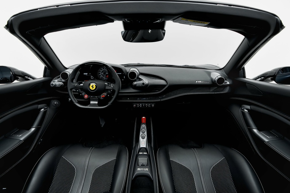 Аренда Ferrari F8 Spider в Дубае