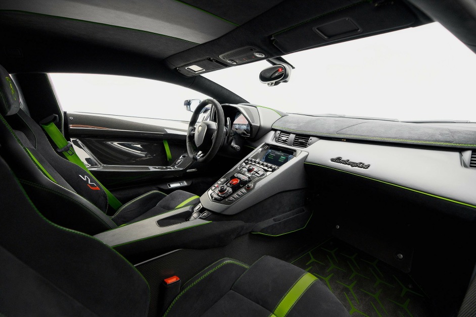Аренда Lamborghini Aventador SVJ в Дубае