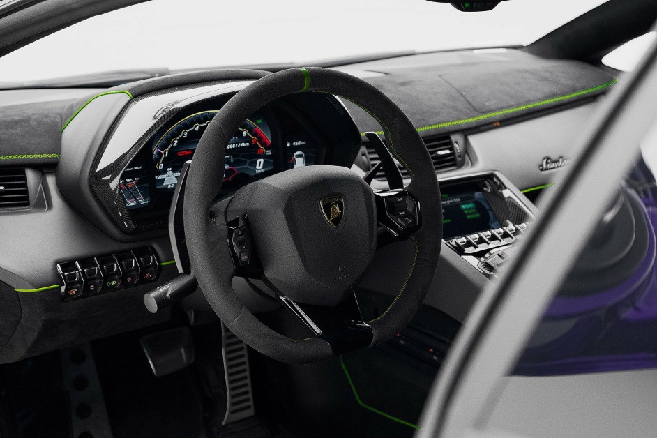 Аренда Lamborghini Aventador SVJ в Дубае