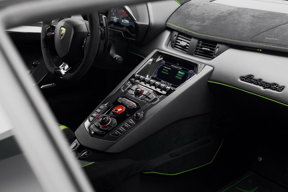 Аренда Lamborghini Aventador SVJ в Дубае